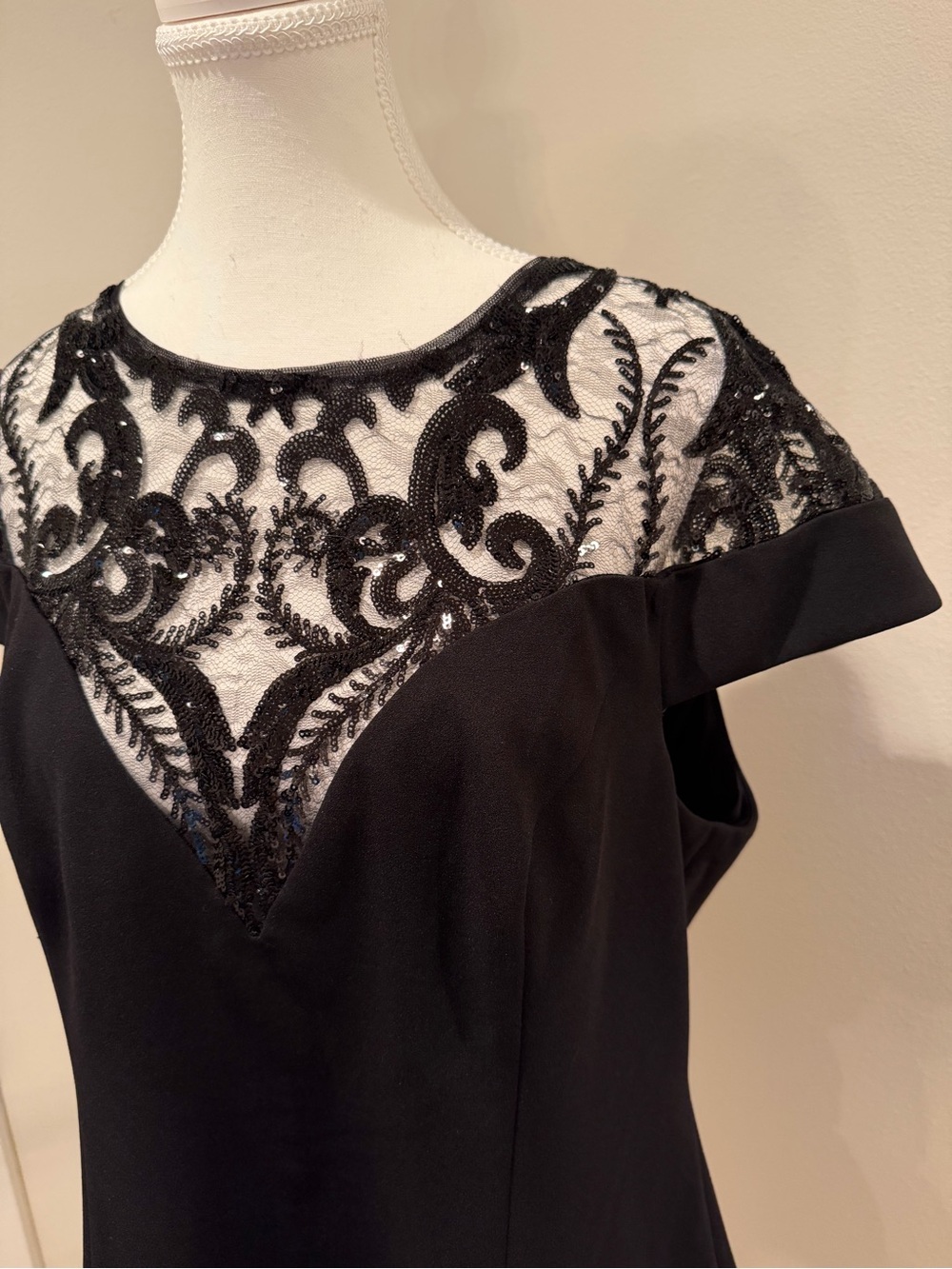 Adrianna Papell Black Embroidered Lace Yoke Short Sleeve Top - Picture 2 of 5